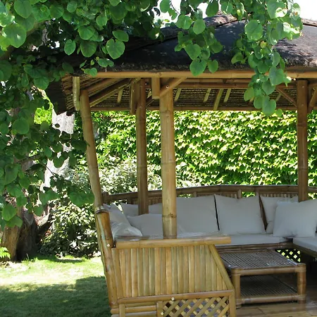 Le Jardin Des Portes Bed & Breakfast 4*