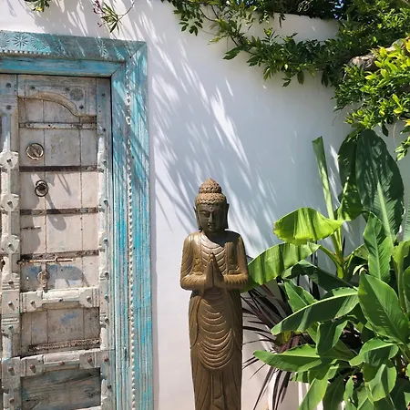 Le Jardin Des Portes Bed & Breakfast *