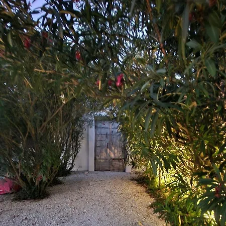 Le Jardin Des Portes 4*