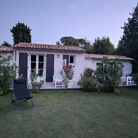 Le Jardin Des Portes Bed & Breakfast Les Portes-en-Re